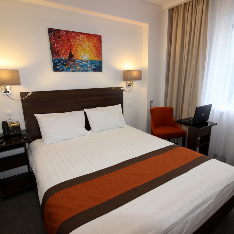 Номер первой категории с 1 двуспальной кроватью 1.6 Queen size