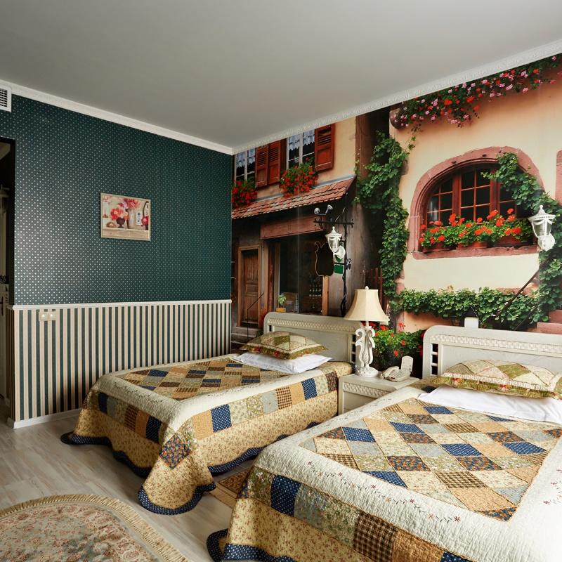 TWIN ROOM