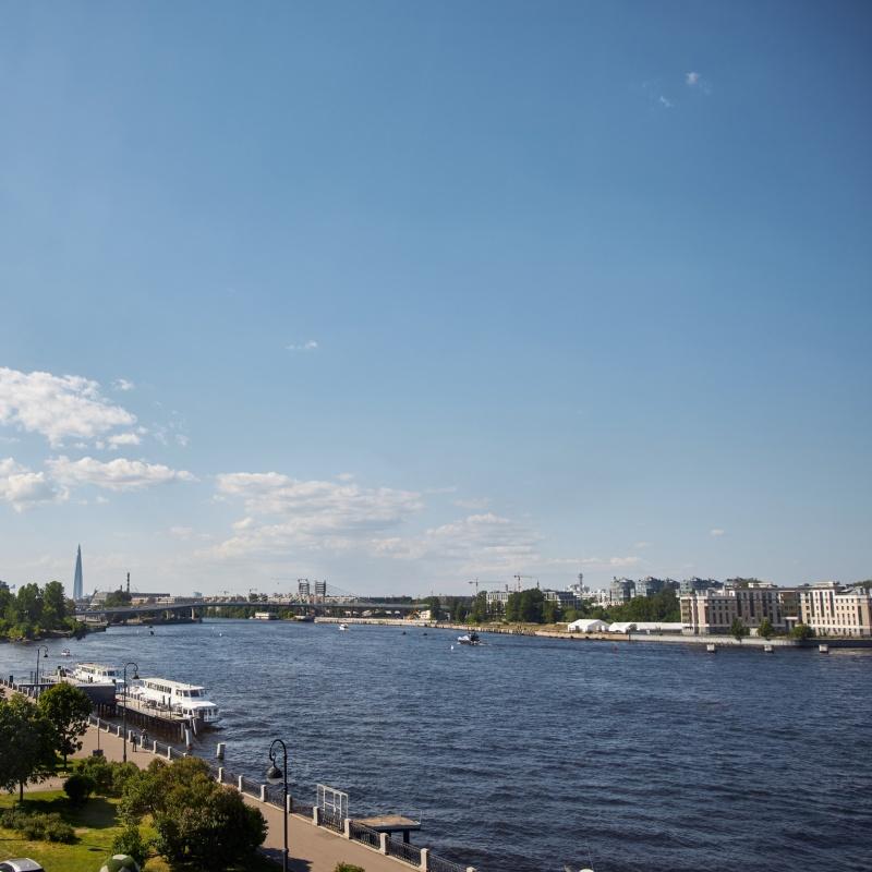 Двухкомнатный Люкс с видом на Неву