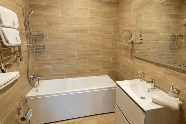 Standard plus С ДВУСПАЛЬНОЙ ИЛИ ДВУМЯ РАЗДЕЛЬНЫМИ КРОВАТЯМИ