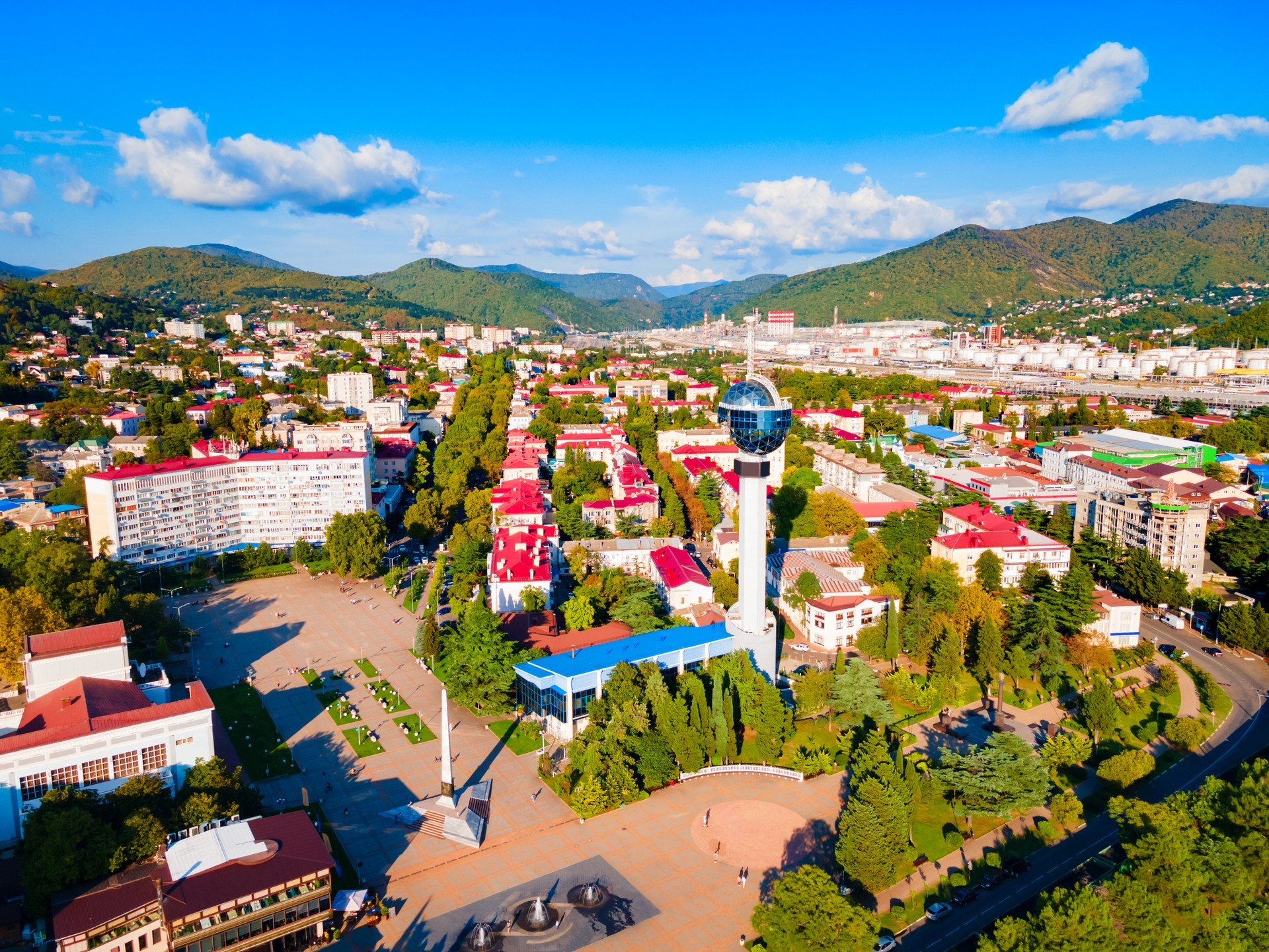Городская часть Туапсе днём